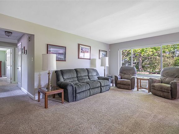5th image of 6459 Sweet Briar Ln