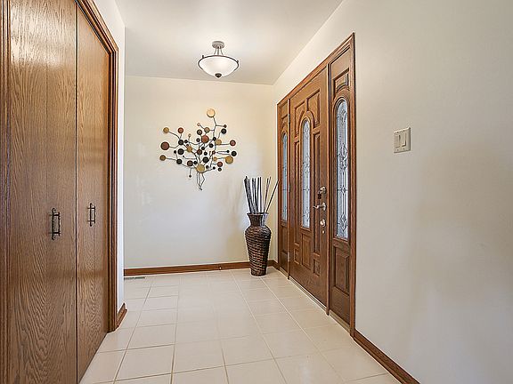 5th image of 12817 Surrey Ct