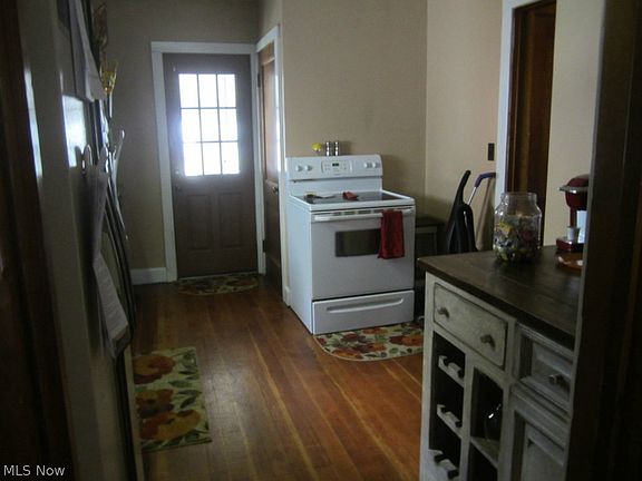 2nd image of 115 W Jefferson St