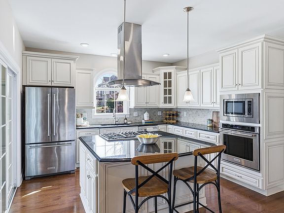 2nd image of 1780 Heritage Estates Cir