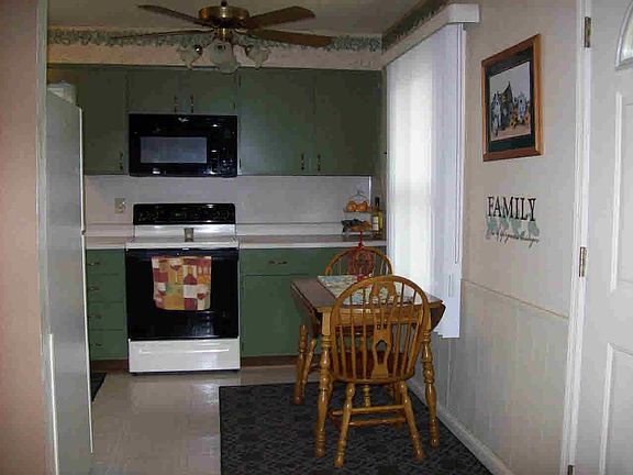 3rd image of 3219 Lakeshore Dr