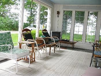4th image of 2969 Lakeshore Dr