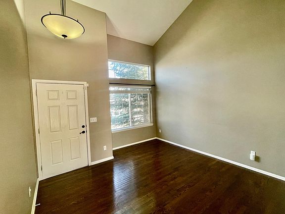 3rd image of 1422 Hyacinth Way