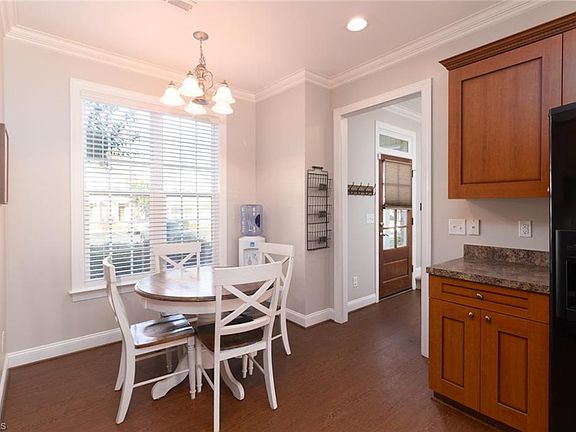 5th image of 18 Nandina Dr