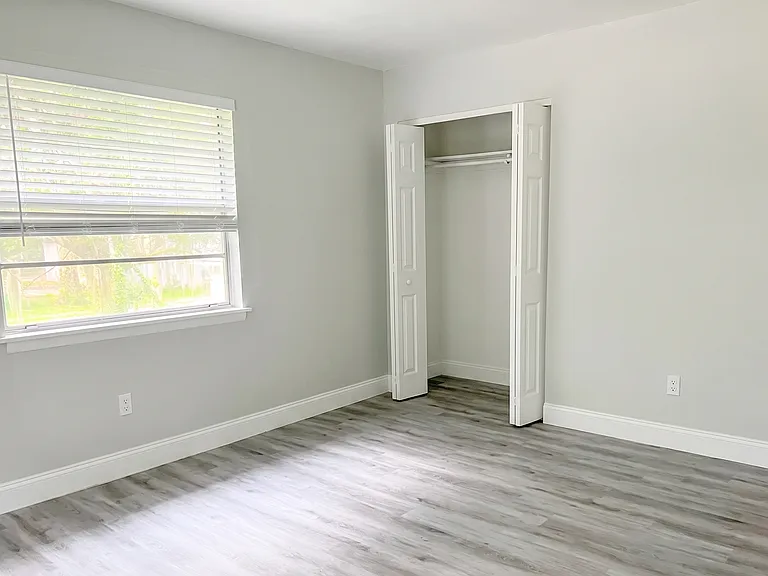 Salisbury Apartments — Photo 8