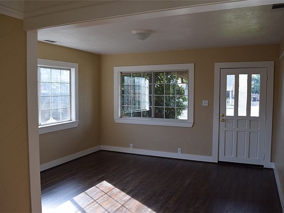 4th image of 217 N 1st Ave