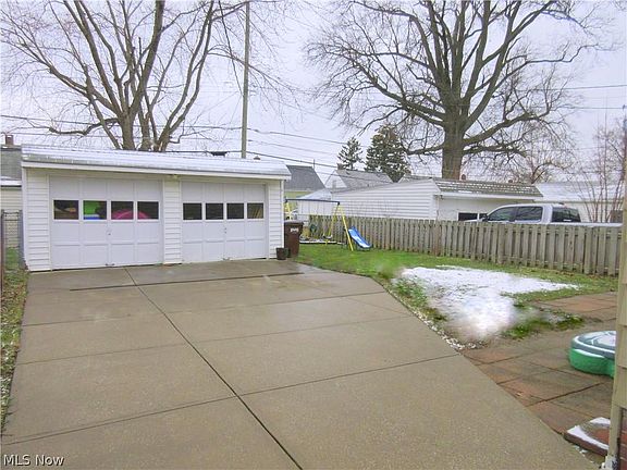 2nd image of 1212 Parkleigh Dr