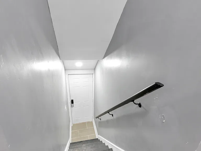 966 N 4th St #1/2 — Photo 11