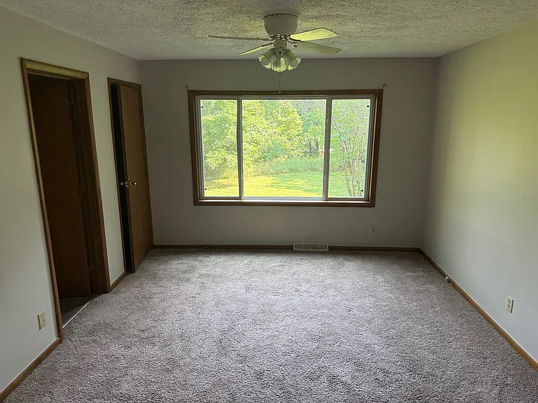 511 E Royalton Rd — Photo 17