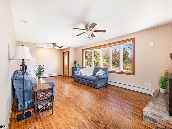 5th image of 22 Anderson Hill Rd