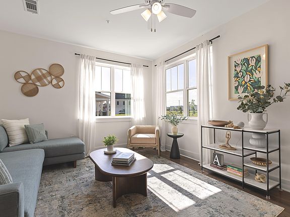 4th image of 901 Kelly Green Ln #25-205