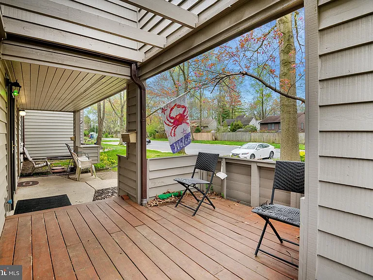 1055 Cedar Ridge Ct — Photo 2