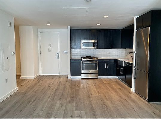 3rd image of 535 W 43rd St #11SG
