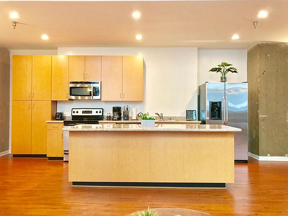 3rd image of 711 S Olive St APT 316