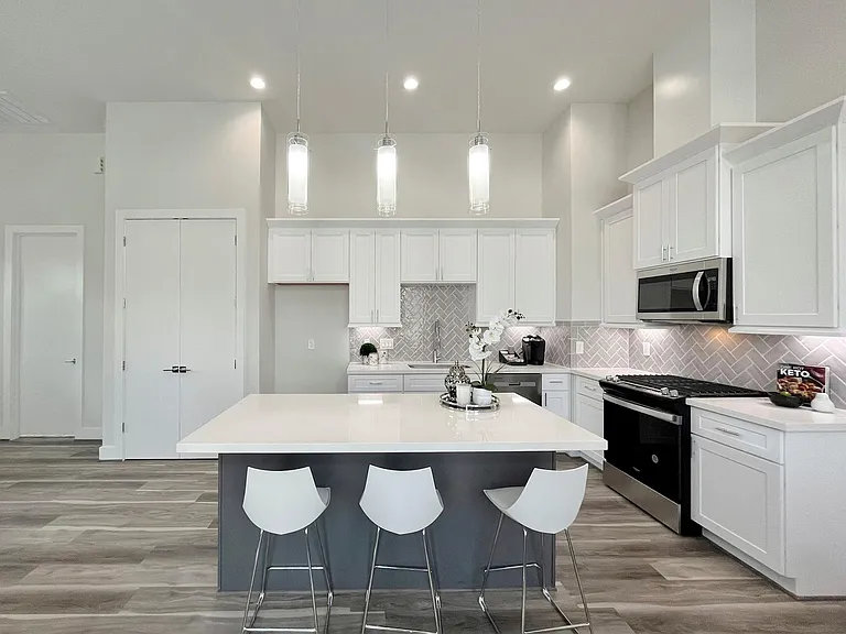 8318 Curry Rd — Photo 4
