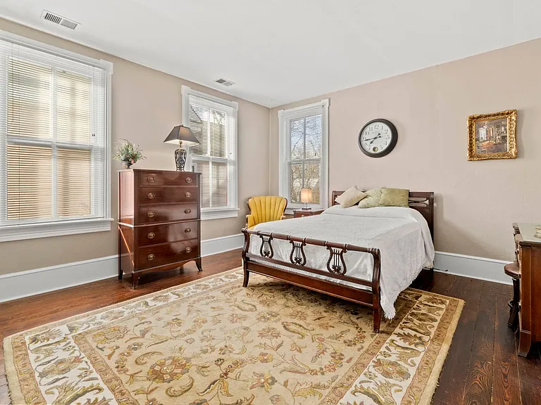 338 Main St #B — Photo 11
