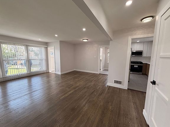 3rd image of 7949 Aldea Ave