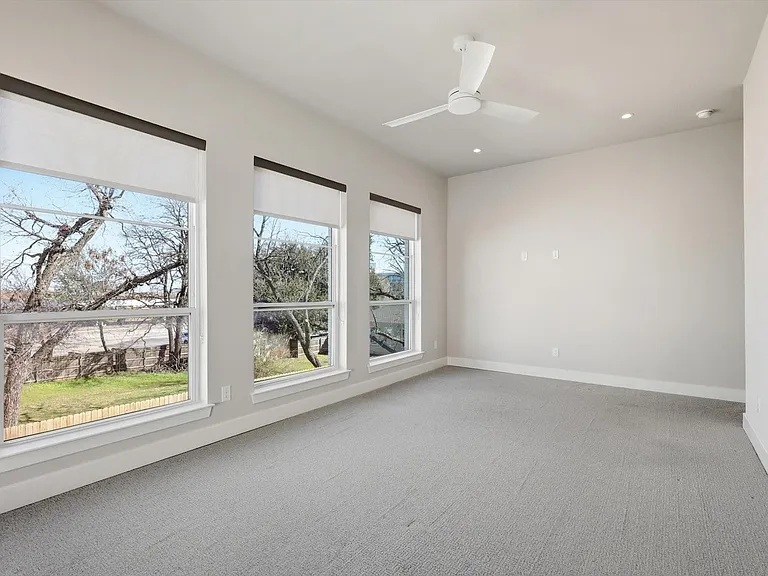 129 Garden Ct E — Photo 19