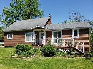 202 Sycamore St E, Three Oaks, MI 49128