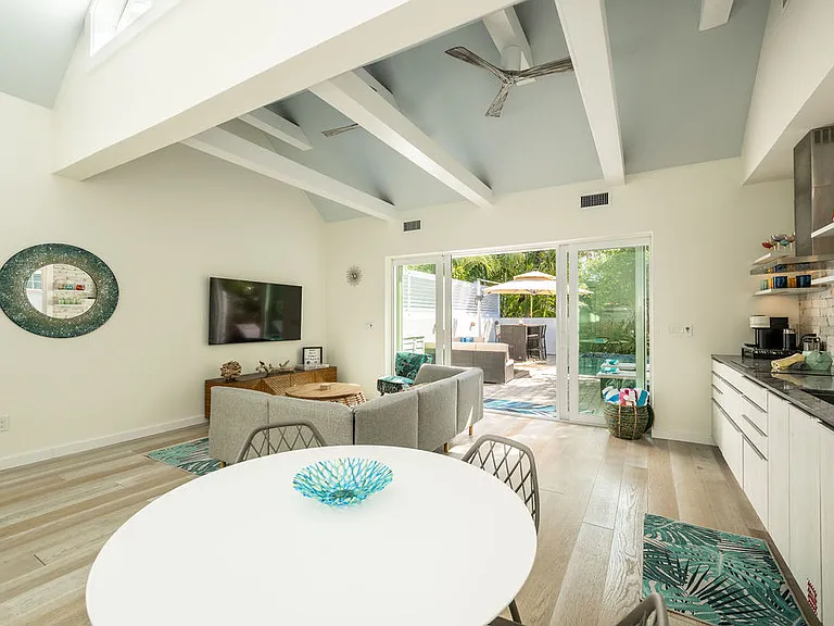 715 Chapman Ln — Photo 32