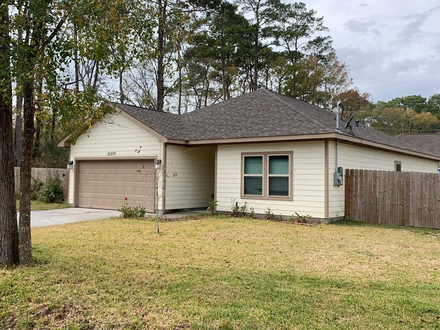 3 bed, 2.0 bath, 1620 sqft, $1,750 — Photo 2