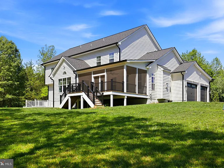 301 Kingdom Dr — Photo 6