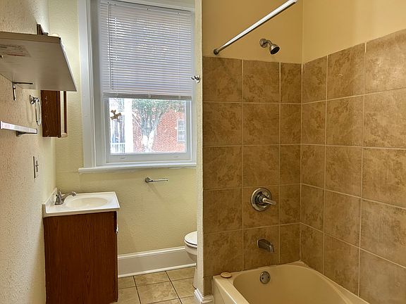 4th image of 2818 Barton Ave APT 2