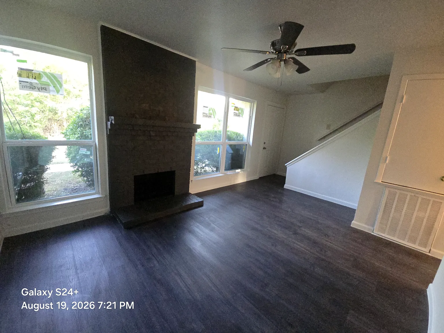 3 bed, 2.5 bath, 1416 sqft, $2,100 — Photo 3