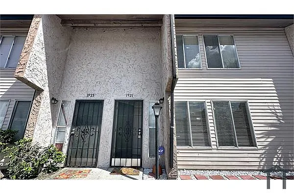 Building Photo - 1921 Ludlow Ln #3604