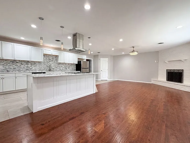 1118 Melissa Dr — Photo 2