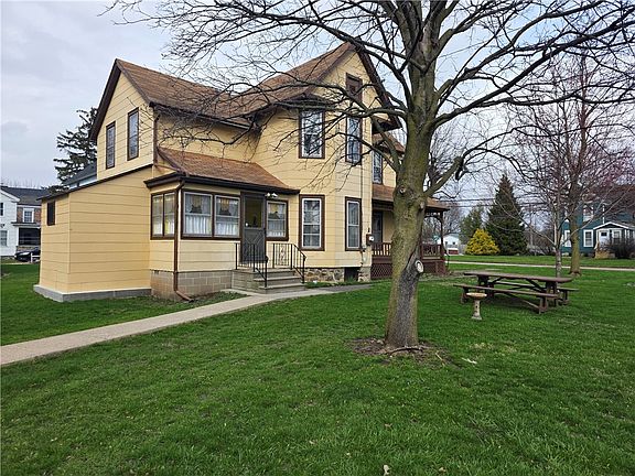 3rd image of 920 N Main St