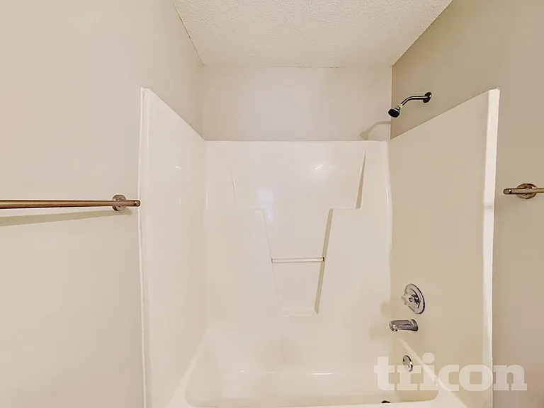 1322 Sasswood Ln — Photo 13
