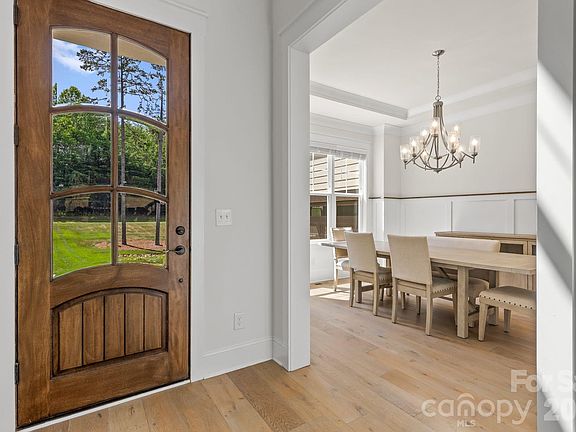 4th image of 3207 James Plantation Dr