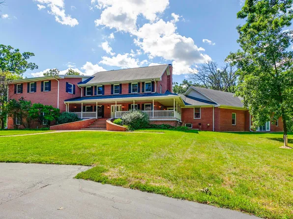 28232 N Gilmer Rd, Mundelein, IL 60060