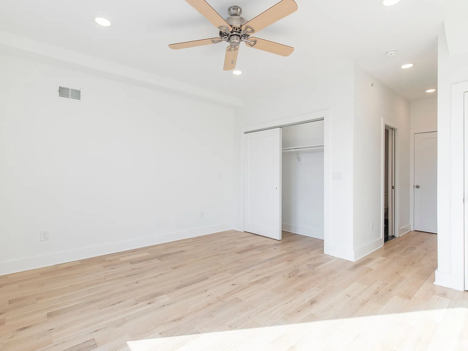 Sharswood Apartment Available! — Photo 4