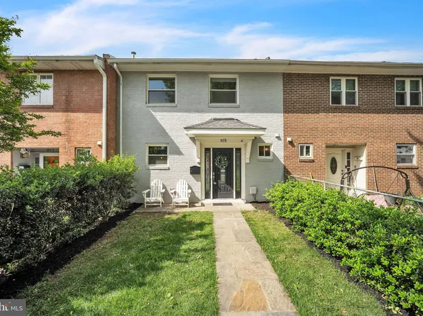 909 1st St, Alexandria, VA 22314