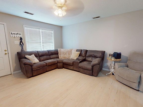 4th image of 70 Joshua Cir