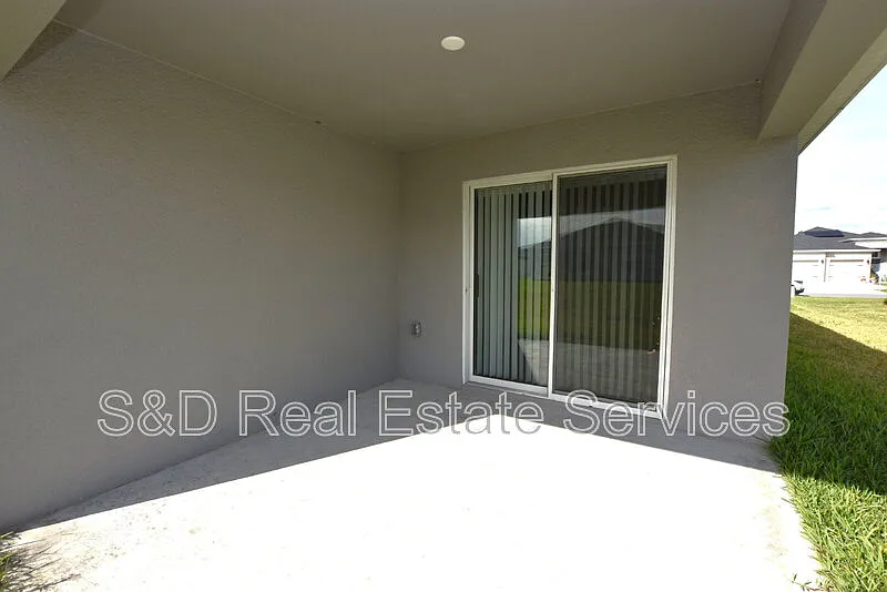 4 bed, 2.0 bath, 1819 sqft, $2,000 — Photo 3
