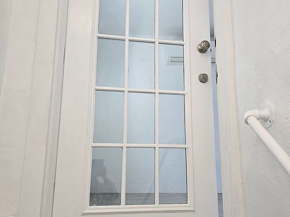 3rd image of 922 Nimitz Dr APT B
