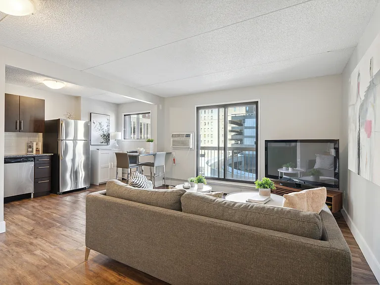 123 10th Ave SW — Photo 37