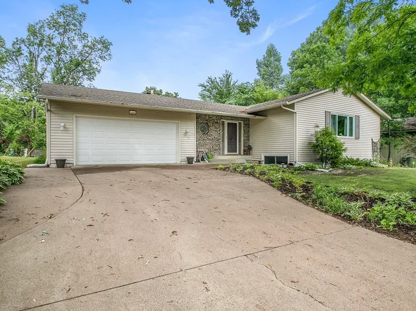 1684 Valerie Ln, New Brighton, MN 55112