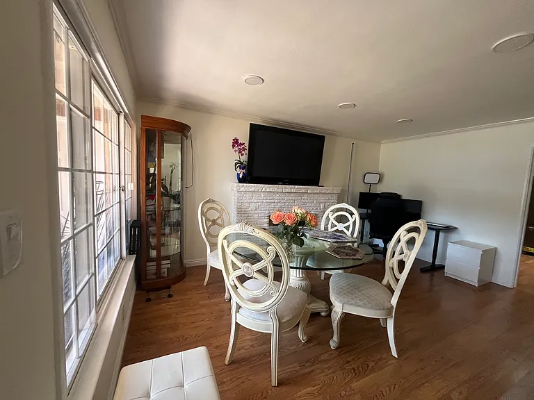 195 Balboa Way — Photo 4