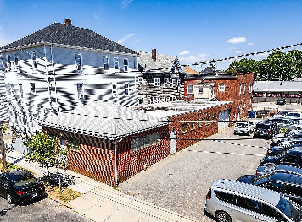 1st image of 272 Sawyer St