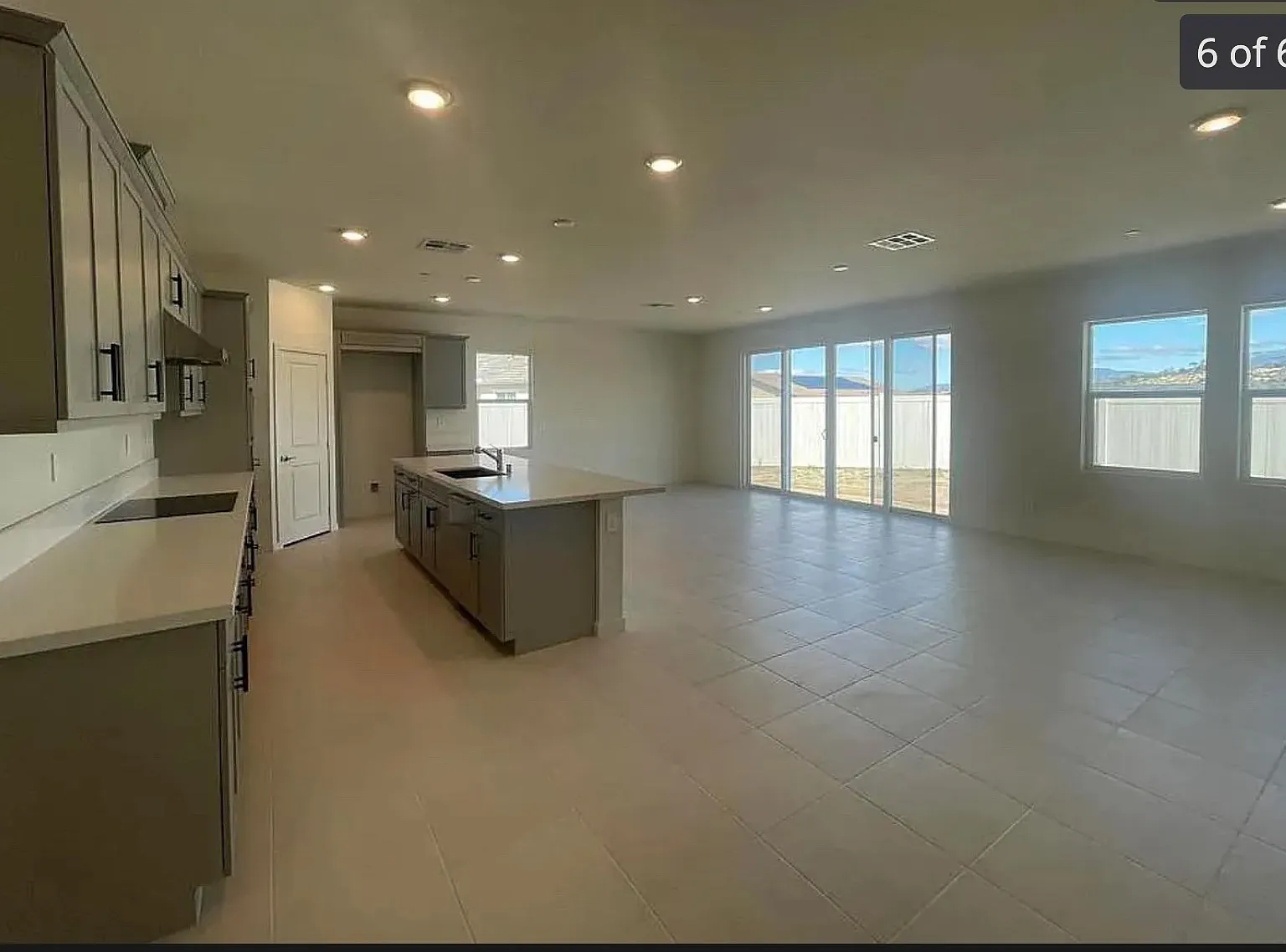 4 bed, 2620 sqft, $4,500 — Photo 3
