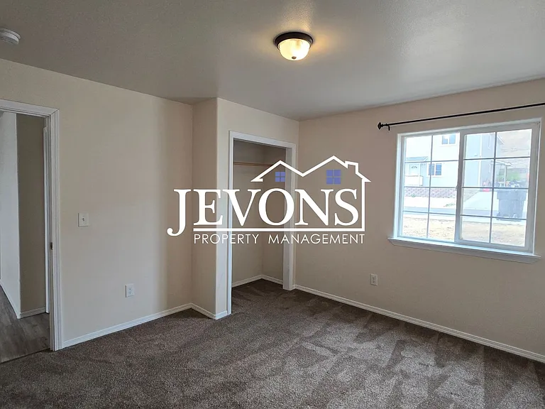 321 Emerald Rd #C — Photo 5