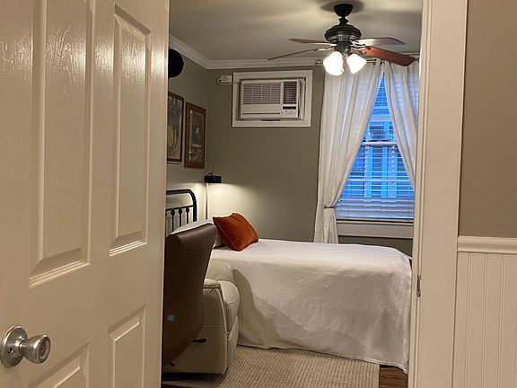 4th image of 310 Brooks St