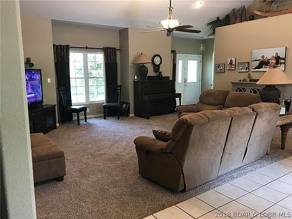 3rd image of 686 Grandview Ln W