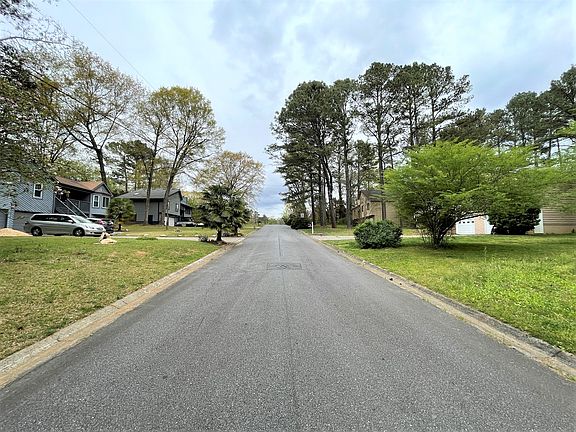 5th image of 4017 Leicester Dr NE