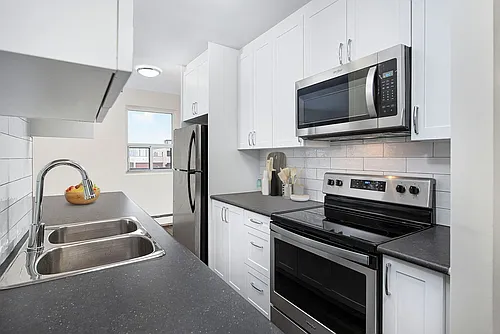 444 Victoria Rd N Photo 1
