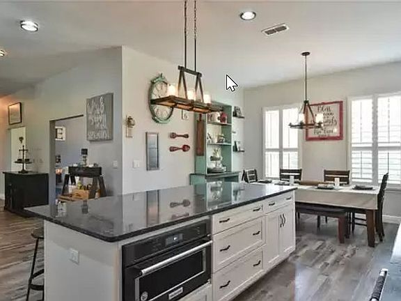 5th image of 6227 NE 62nd St